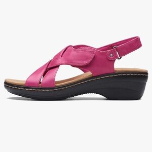 EUC: Clarks Raspberry Pink Women's Sandals, size 8 💗